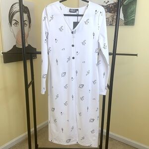 NWT PRETTY DAMAGE Graphic Print Duster in White/Black, Size Large